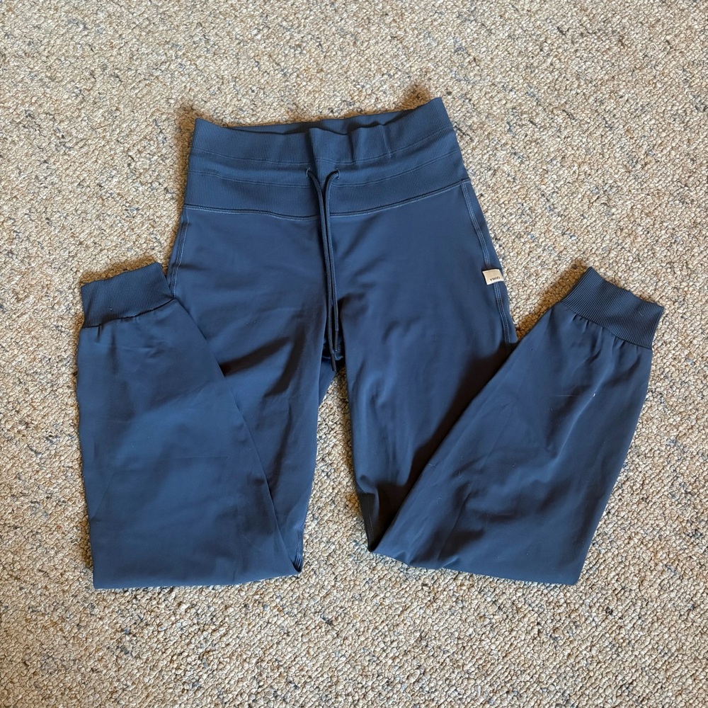 Vuori Daily Jogger in Ocean